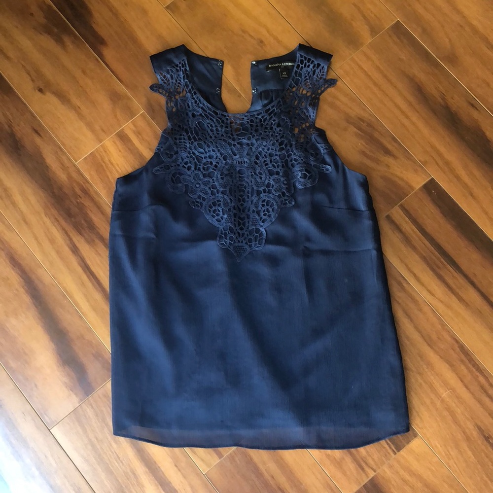 Banana Republic sleeveless navy blouse